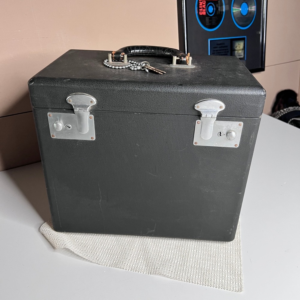 Vintage 1946 Singer 221-1 Featherweight‎ Sewing Machine AG815990 Case & Key